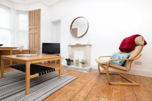 JOIVY Charming Apartment near Leith Links with Patio