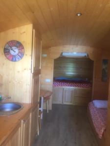 Maisons de vacances La Roulotte au Paradis : photos des chambres