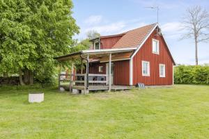 Cozy cottage at Bolmstad Sateri by Lake Bolmen
