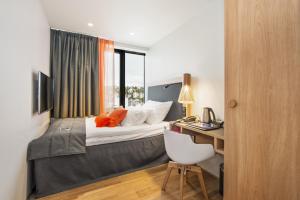 Compact Single room in Clarion Hotel The Edge