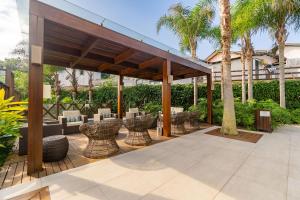 Varandas do Atlântico - Apartamento Impecável em Condo Pé na Areia