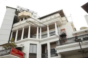 The Leef Inn 500ms from Nakki Lake - Mount Ābu