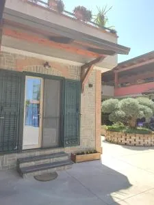 Midway House Italy - Corbara