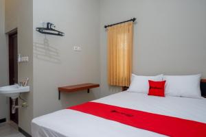 RedDoorz near Kampus UMP Purwokerto 2