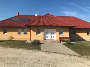 Bencsik Tanya Szentkirály - Szálláshely & Rendezvényház - 贝凯什圣安德拉什