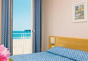 Hotels Hotel Vacances Bleues Villa Caroline : photos des chambres