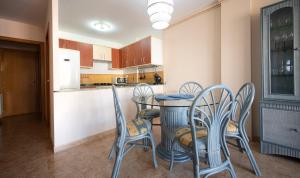 R129 Apartamento con terraza y piscina comunitaria cerca de la playa