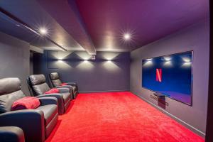 Luxury Georgian Townhouse with Cinema and parking