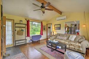 Peaceful Cabin on Horse Farm, 5 Mi to Town!