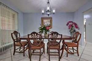 Modern Gulf Breeze Getaway Patio, Near Beach