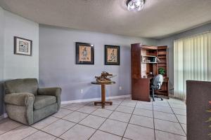 Modern Gulf Breeze Getaway Patio, Near Beach