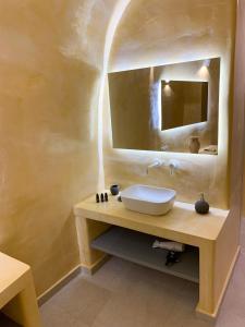 M Residence Santorini Conelia Cave