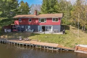 The Banks - Secluded WATERFRONT gem! Kayaks and Canoes included! home - Onaway