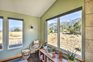 Cozy Remote Retreat • Mountain Views • Stargazing