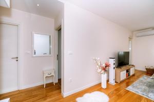 Eastside Apartment Bar