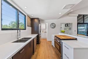 PACIFIC Stunning Coastal Home The Perfect Family Getaway