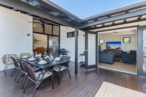 PACIFIC Stunning Coastal Home The Perfect Family Getaway