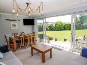 6 Coedrath Park - Swn y Mor