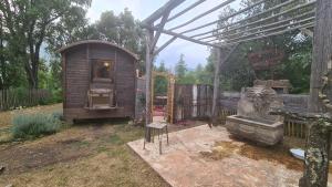 La roulotte au coeur du maquis