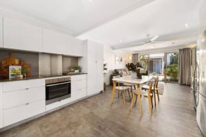 JAMES 20 Experience the laid back Noosa lifestyle