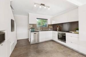 JAMES 20 Experience the laid back Noosa lifestyle