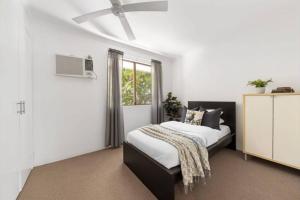 JAMES 20 Experience the laid back Noosa lifestyle