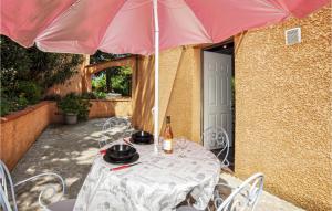 Maisons de vacances Stunning home in Rodes with WiFi and 1 Bedrooms : photos des chambres