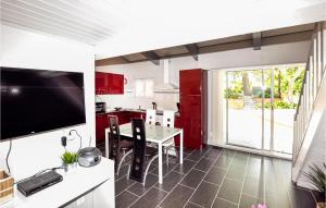 Maisons de vacances 1 Bedroom Gorgeous Home In Rods : photos des chambres