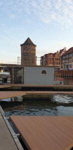 MJ Apartments Houseboat