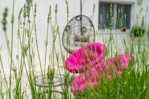 Suite by the beach for 2 - Tiha