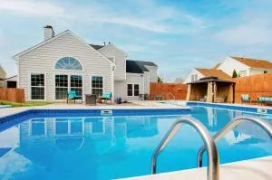 Gorgeous Graham Home with Private Outdoor Pool! - Burlington