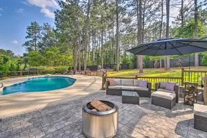 Peaceful Southern Pines Home with Pool and Yard! - 桑福德
