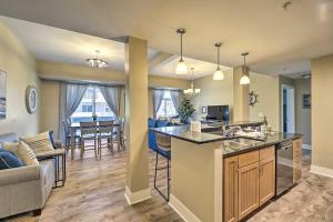 Grand Haven Condo - Walk to Nearby Hot Spots!