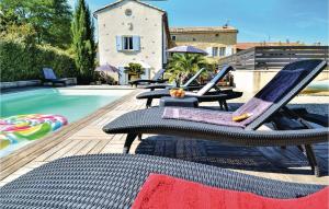 Maisons de vacances Beautiful Home In Pont Saint Esprit With 4 Bedrooms, Wifi And Private Swimming Pool : photos des chambres