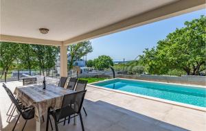 Gorgeous Home In Medulin With Wifi