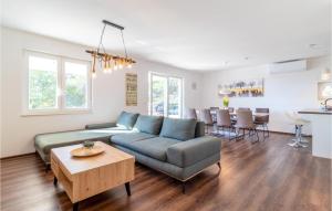 Gorgeous Home In Medulin With Wifi