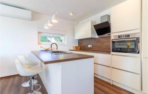 Gorgeous Home In Medulin With Wifi