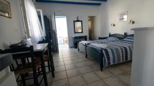 Georges beach studios Aliki Paros