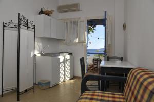 Georges beach studios Aliki Paros