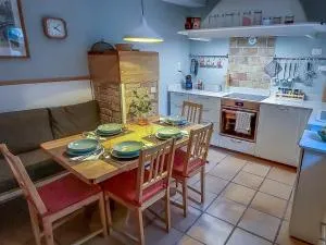 Vila Viktoria near Piran Beach, Tartini Square is Peaceful, Unique and Cosy for LGBTQ,, Couples Getaway, Families & Friends - 皮兰