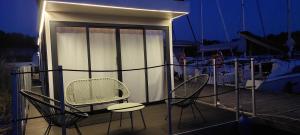 GOLTGO Gizycko dom na wodzie Houseboat Hausboot