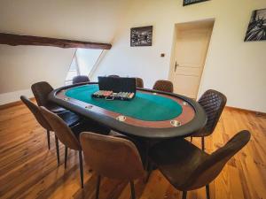 Villa festive HOMAZING piscine privée 1h de Paris