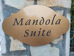 Mandola suite