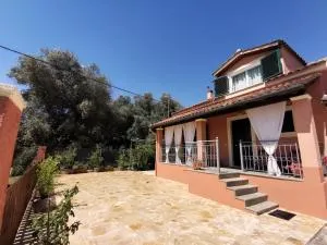 Lora's House - Kounavádhes