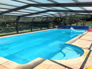 Maisons de vacances Villa plain-pied avec piscine privee, jardin et WIFI - Proche Tregastel et Perros-Guirec - FR-1-368-86 : Maison de Vacances