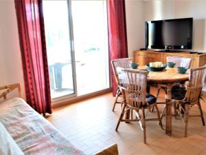 Appartements Appartement Cavalaire-sur-Mer, 2 pieces, 4 personnes - FR-1-226B-99 : photos des chambres