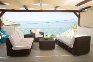 AGALI 2 Superior Mezonet front of the sea - Akrogiali