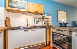 Cozy Home In Bruinisse With Wifi