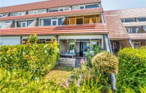 Cozy Home In Bruinisse With Wifi