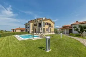 Silvia II with Private Pool - Ferenci